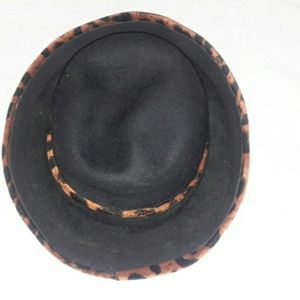 Oscar DE LA Renta hat